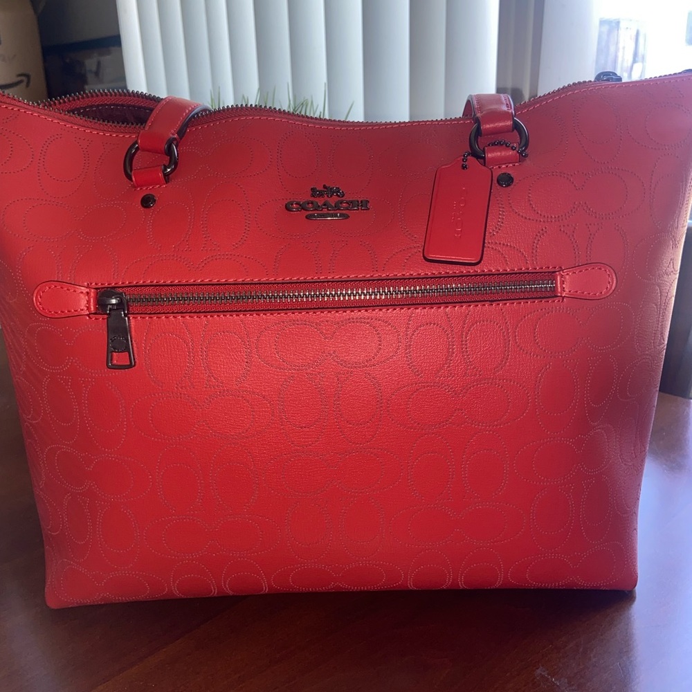 Coach Signature Gallery Tote/ Miami Red